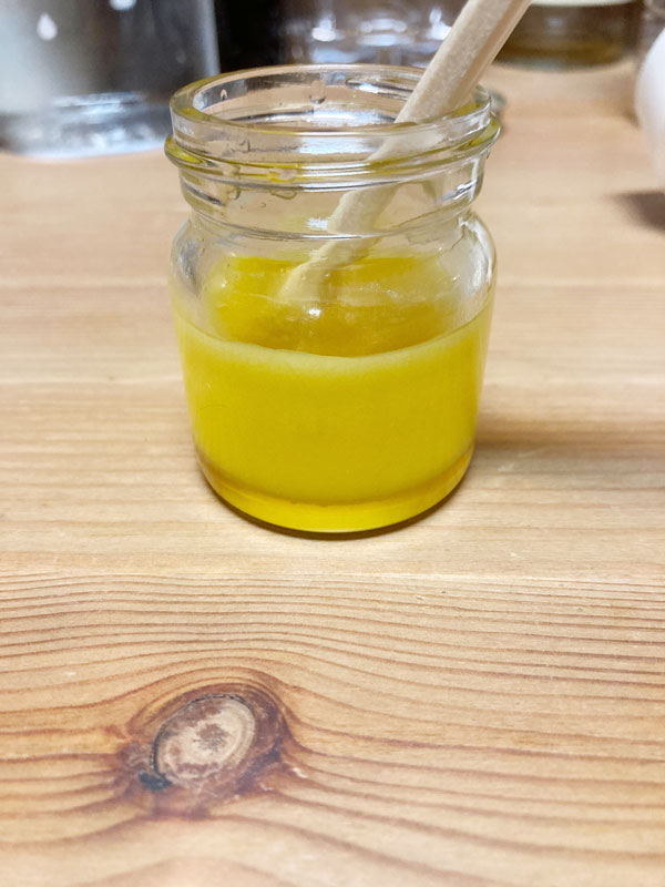 少し固まり始めたので、完全に固まるまでグルグルかき混ぜます