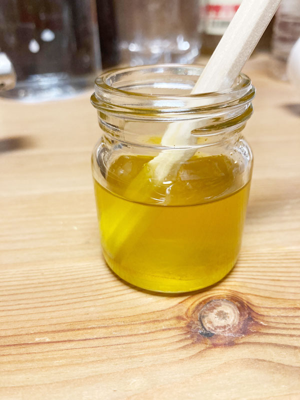 完全に溶けたので鍋から取り出します